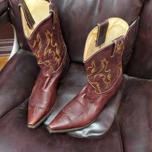 Leather cowgirl boots